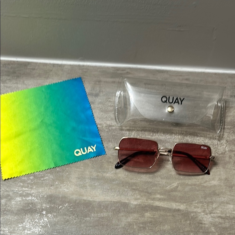 Quay Gradient Sunglasses - Picture 2 of 6